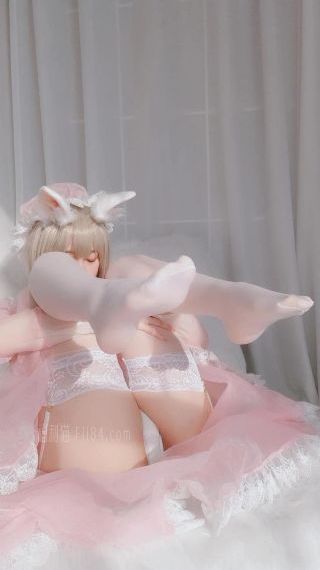 皇上一边揉着她的乳峰_DVD手机在线看