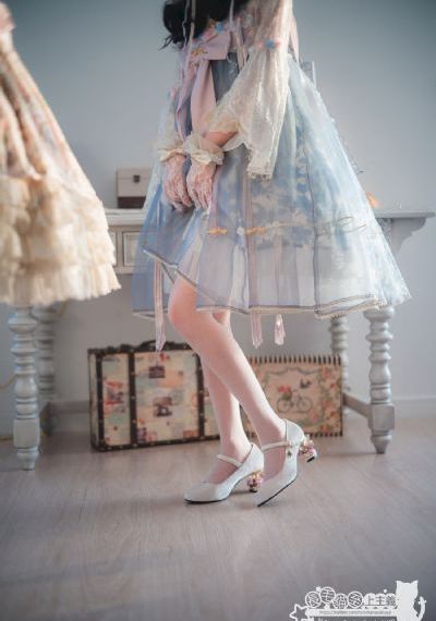 女主个小和几个男的做过_BD英语在线视频观看