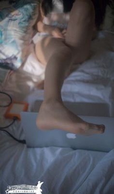 桌子底下跪含着开会_超清高清迅雷在线观看