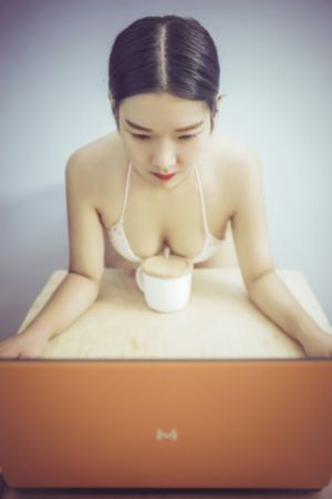 同时也可以进行聊天互动_在线免费观看电影